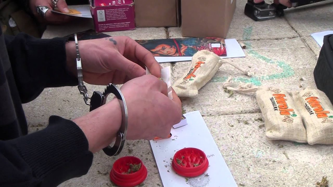 Spannabis 2015   Handcuffed Joint Rolling part 11