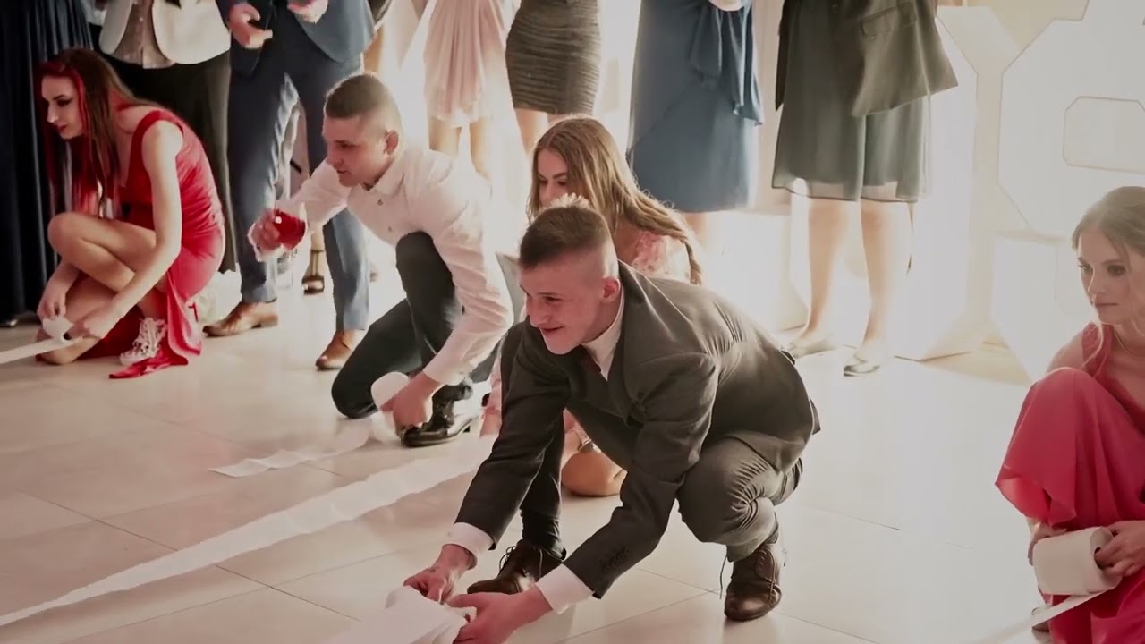 Reflex z Dąbrówki - Zabawy Oczepinowe - zwijanie papieru (Wesele Daria i Maciek)