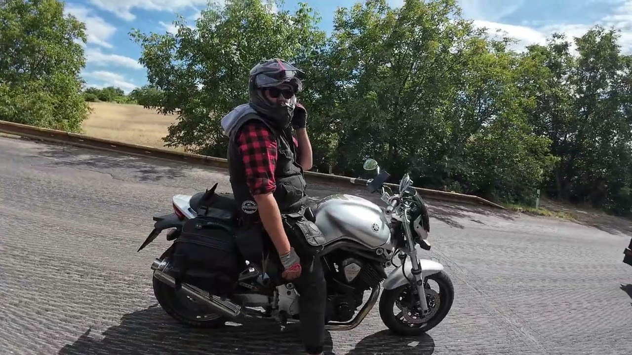 Two Yamaha BT1100 bulldog weekend ride