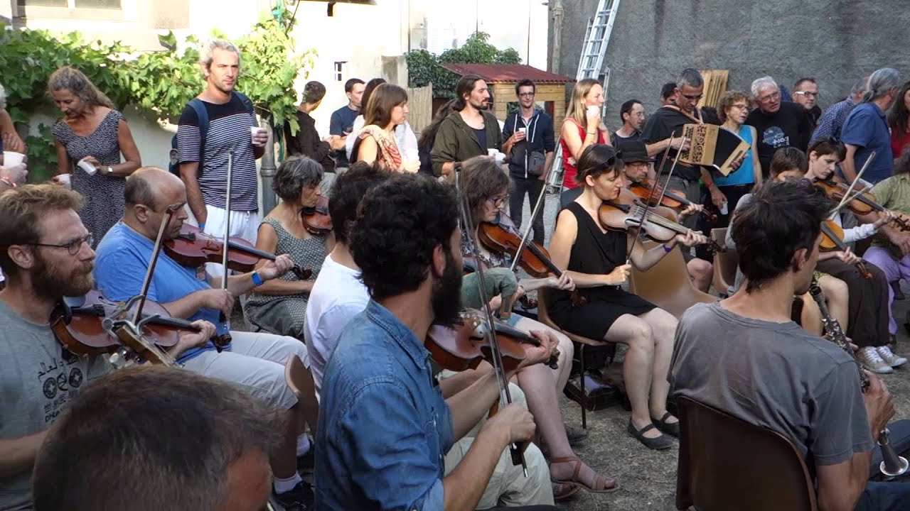 Waiting for dinner Volcaniques Les Brayauds 2015