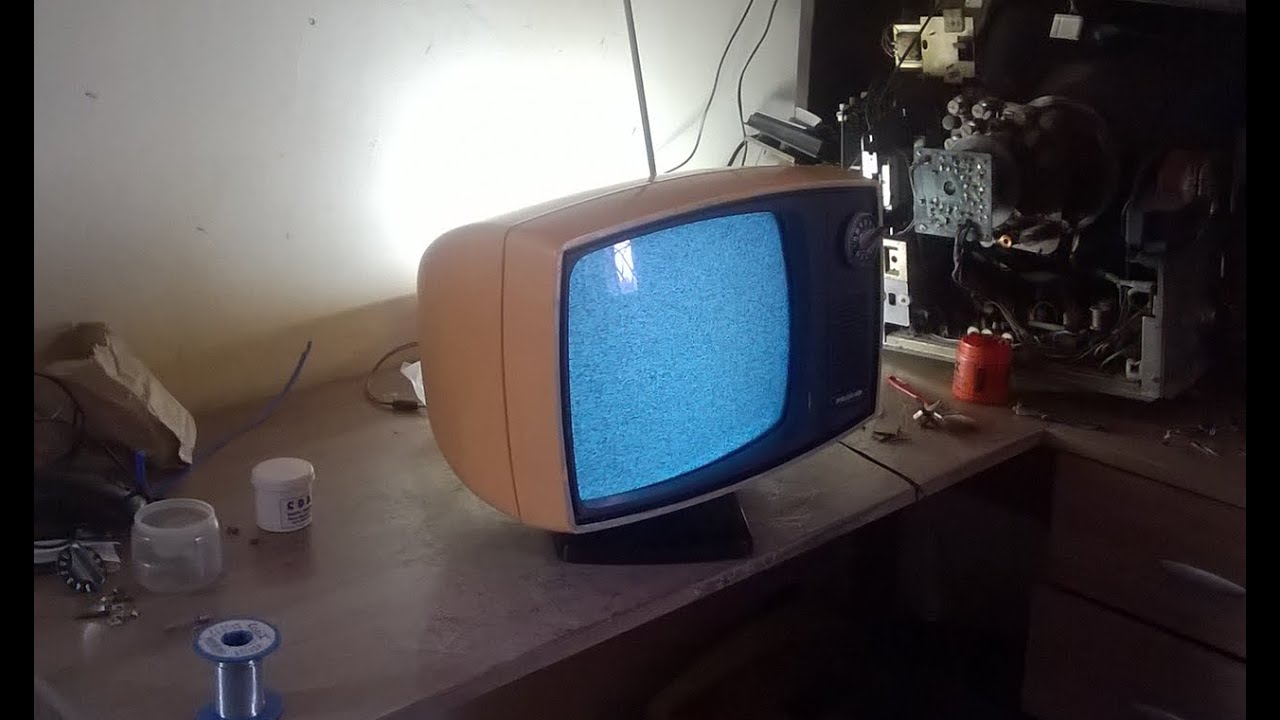 TV PHILCO FORD SAFÁRI: TV VÉIA É ASSIM, PRIMEIRO OS CAPACITORES, DEPOIS O FLYBACK, TUBO...