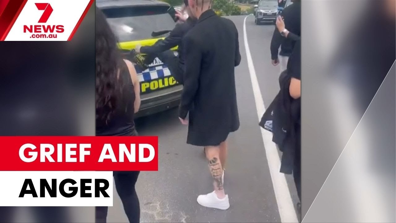 Mourners at a funeral for a Geelong teenager have clashed with police | 7NEWS