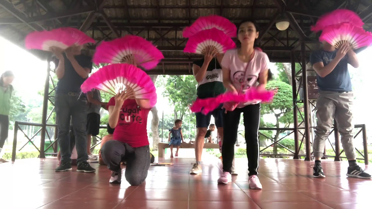 Tập múa tết ơi là tết