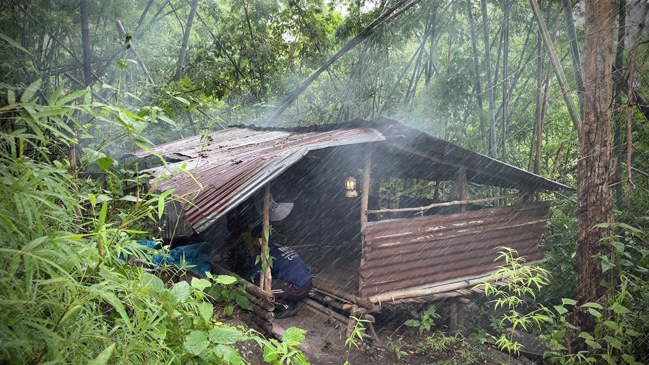 หนีพายุฝนมานอนกระท่อมปริศนา? พายุเข้าต่อเนื่อง! ฝนตกทั้งวันทั้งคืน! โชคดีที่มีกระท่อม?