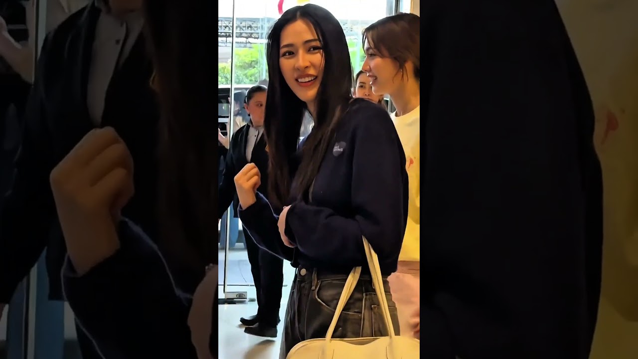 This fan asked P&rsquo;Ling to say love you to her but P&rsquo;Ling pointed at Orm!? What does this mean 😂😂😂😂
