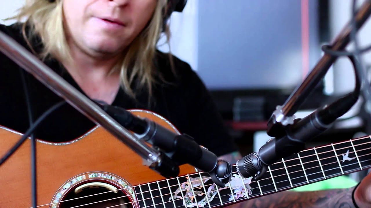 Blue Hummingbird Mic demo with Finbar O'Hanlon