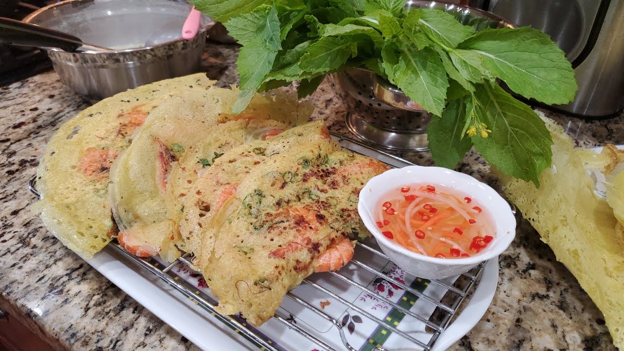 Vietnamese Pancakes | crispy and delicious with many tips