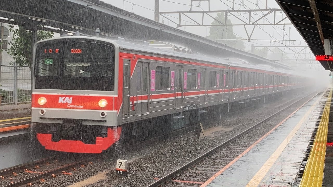 Kumpulan KRL Commuter Line Menembus Hujan Deras di Stasiun Cawang! JR 205, Tokyu 8500, TM 6000, 7000