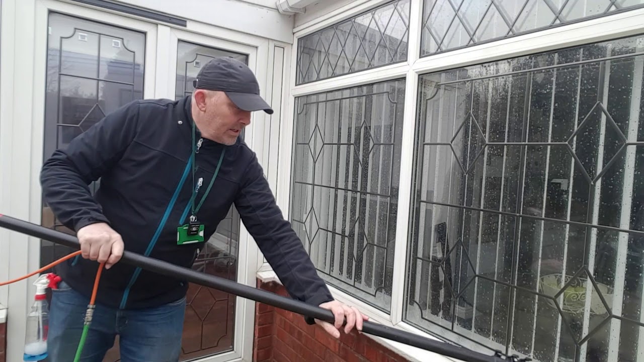 Видео с пояснениями: очистка окон First Clean против реставрации ПВХ