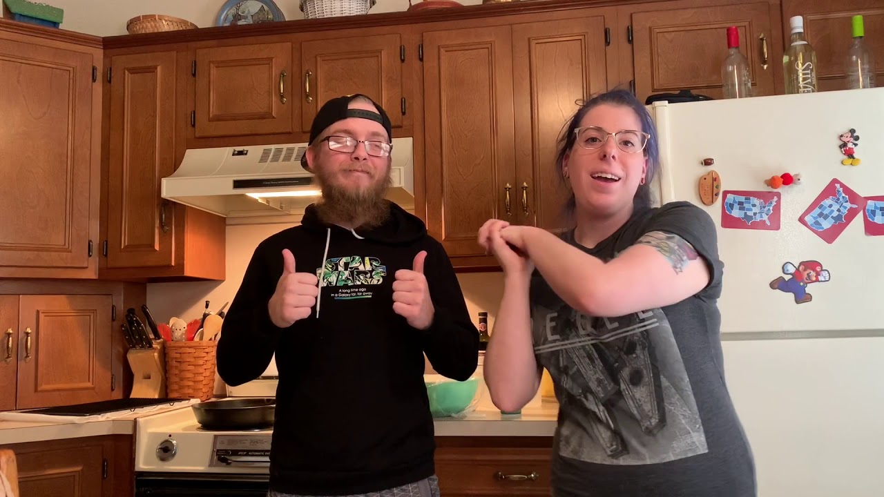 Galaxy’s Edge Dinner! Ep.1 Ronto Wraps and Fried Zuchii