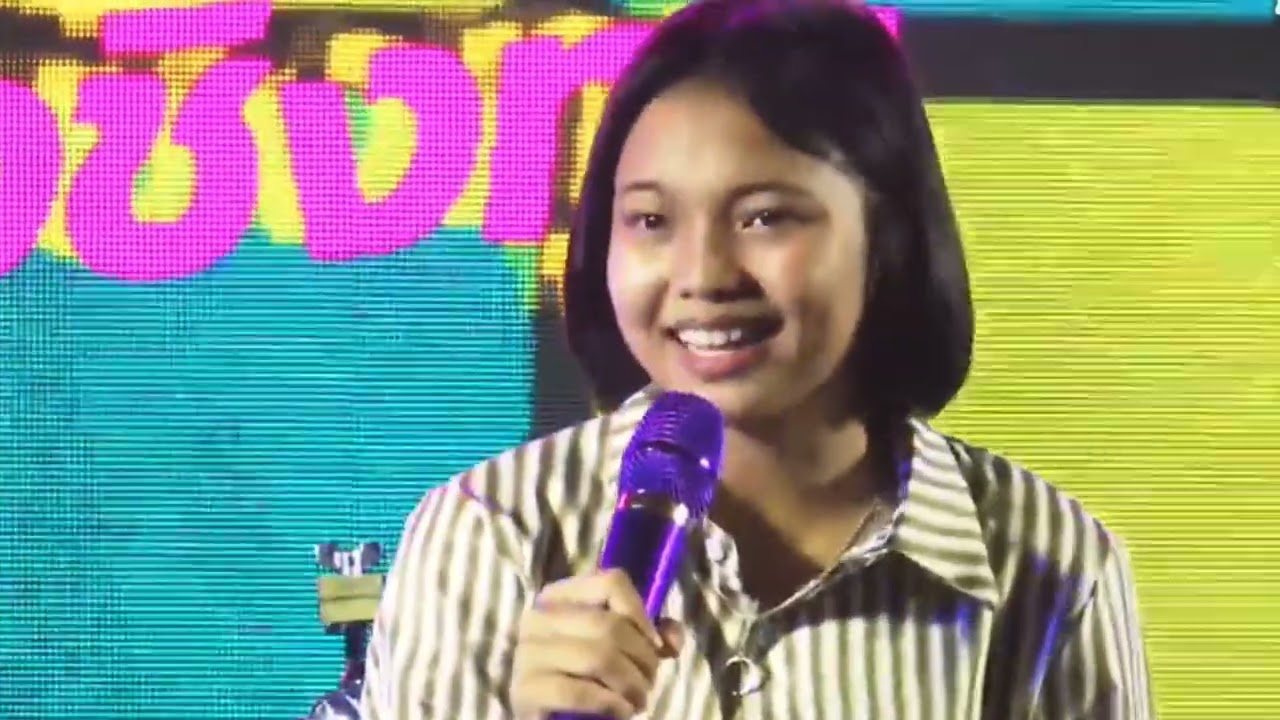 แฟนพุ่มพวง  ต้นข้าว สุปรียา ในงาน Suphanburi Music Crafts & Folk Art Festival ครั้งที่4สุพรรณฯ