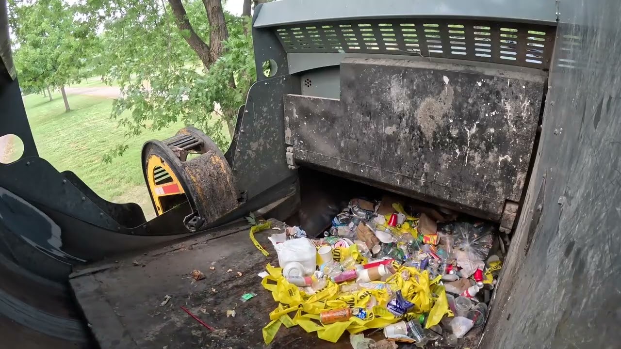 McNeilus ZR Hopper POV: dumping cans-State fair clean-up