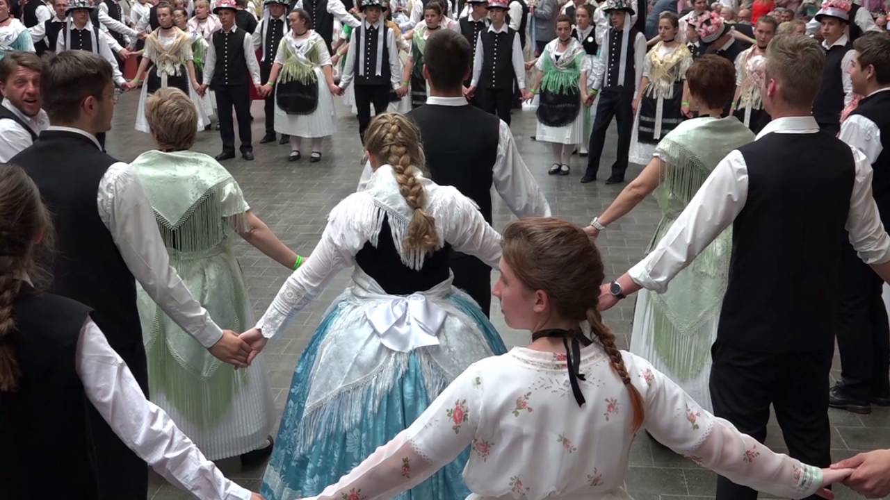2016 05 15 Heimattage Ulm -Tanzauftritt Trachtengruppen der DBJT- Wo die Donau fließt nach Süden