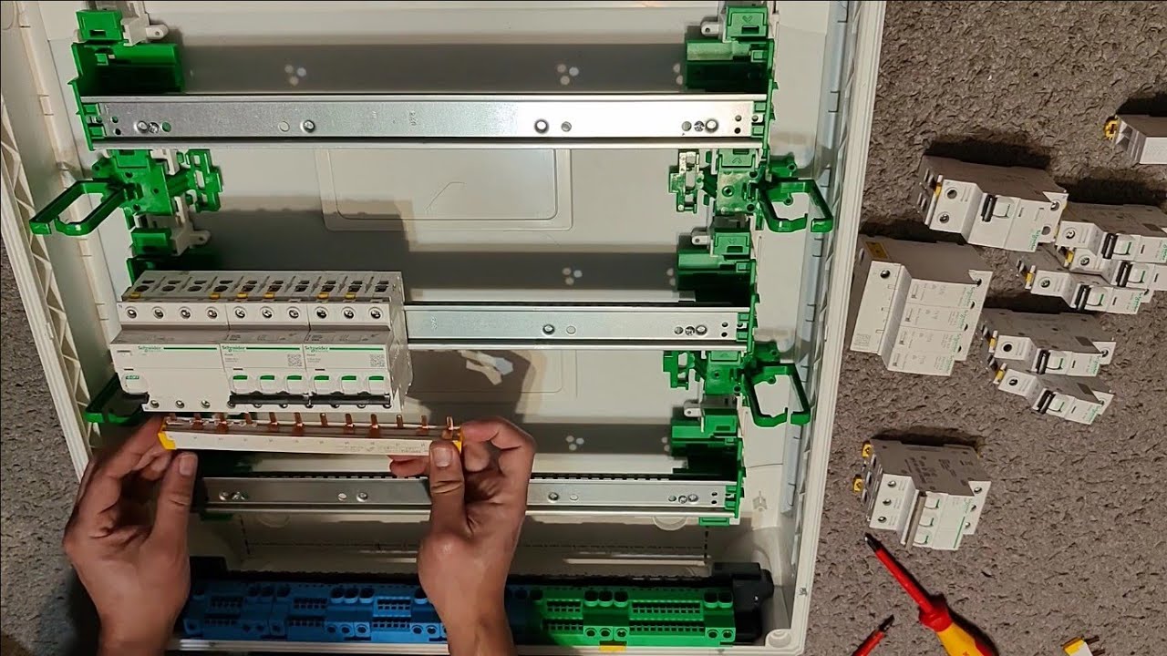Rozdzielnica PrismaSet XS i aparatura modułowa Acti 9 Schneider Electric⚡