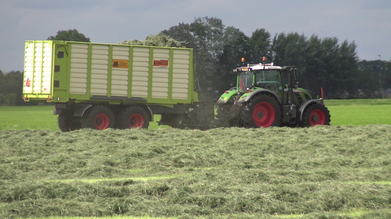 GRAS OPRAPEN MET EEN FENDT 718 VARIO / KAWECO THORIUM 45
