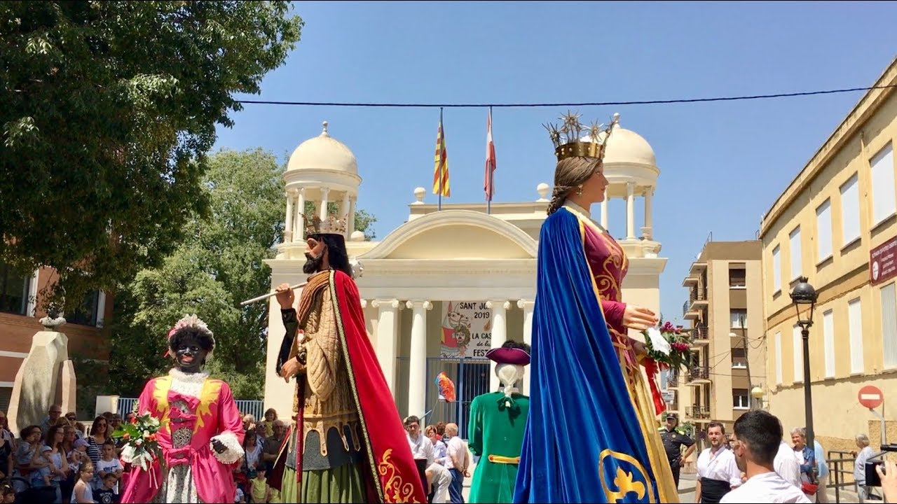 Anada a ofici i Balladetes de comiat dels gegants en aquesta Festa Major