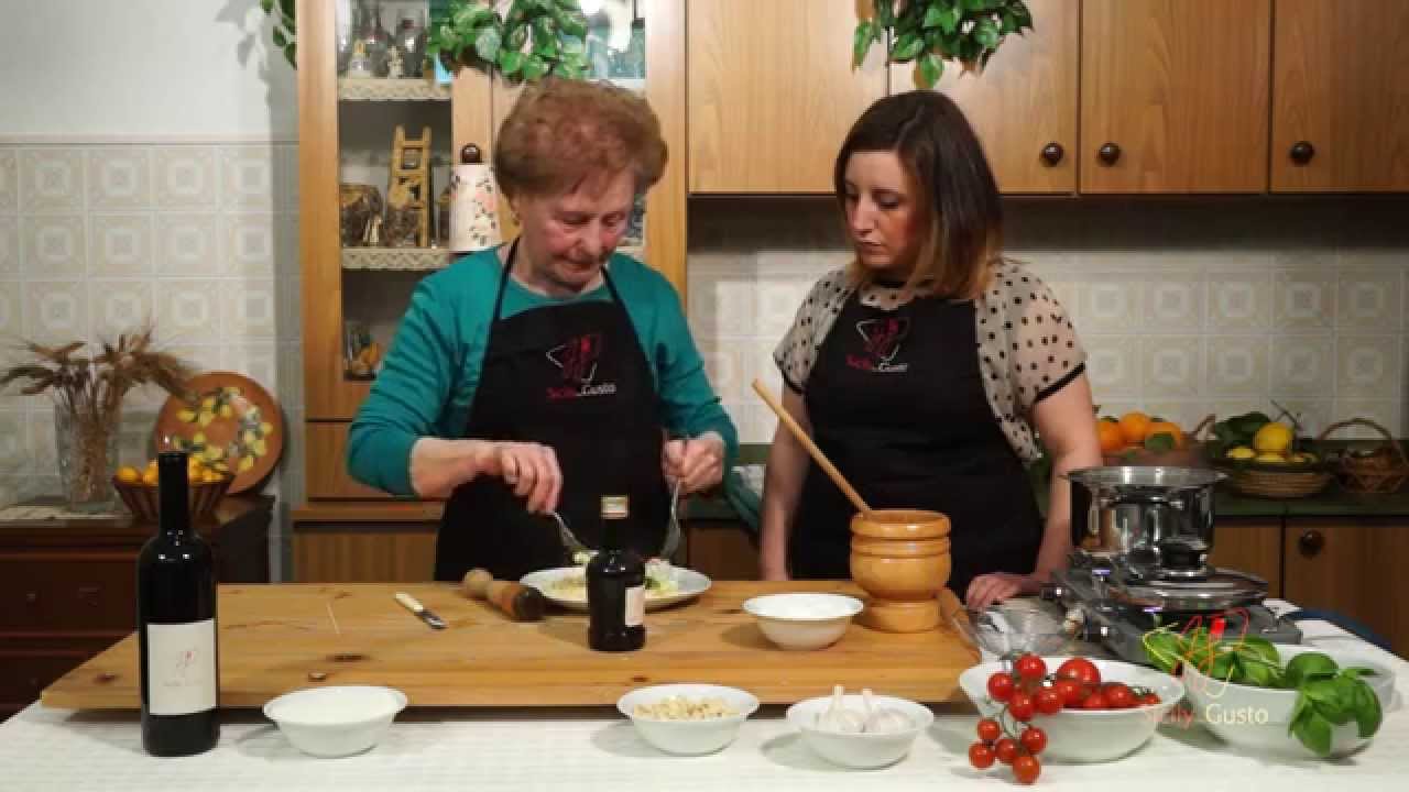 CUCINA TIPICA SICILIANA - Busiate con pesto alla trapanese - TRADITIONAL SICILIAN COOKING
