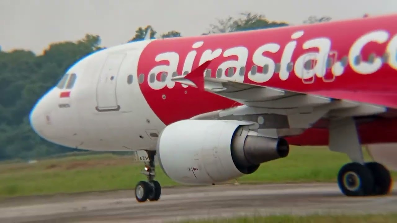 Pesawat yang berada di bandara kalimarau dan salah satu nya ada pesawat baru semoga suka ya Makasih😇