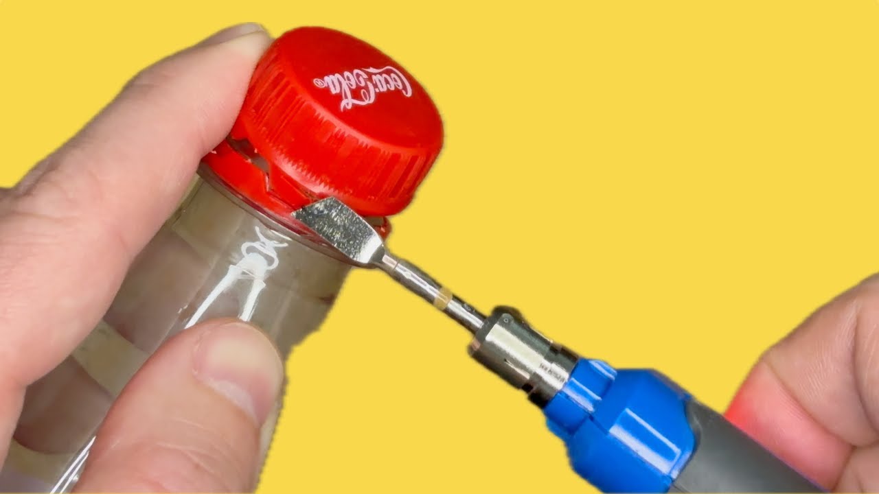 Oderwaliście nakrętkę od plastikowej butelki? Na szczęście można ją łatwo z powrotem przylutować