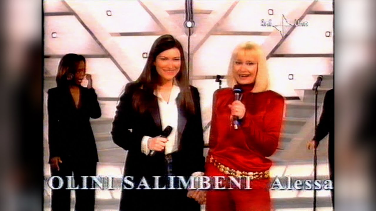 Raffaella Carrà a Sanremo 2001 - Laura Pausini super ospite