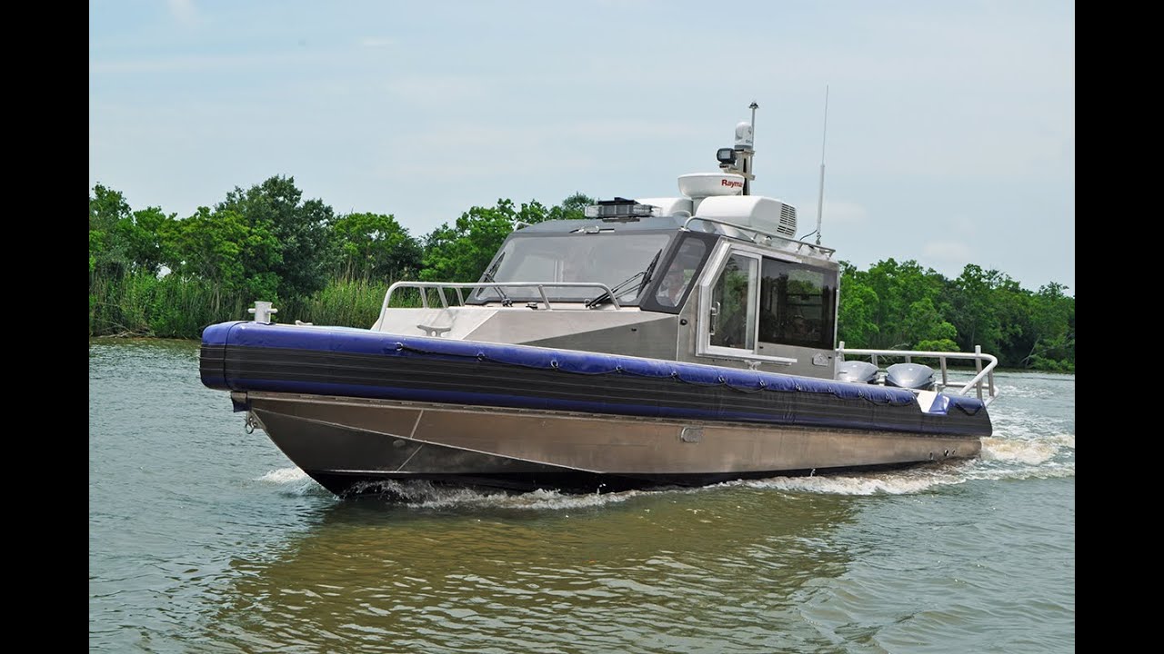 32 Defiant by Metal Shark Boats