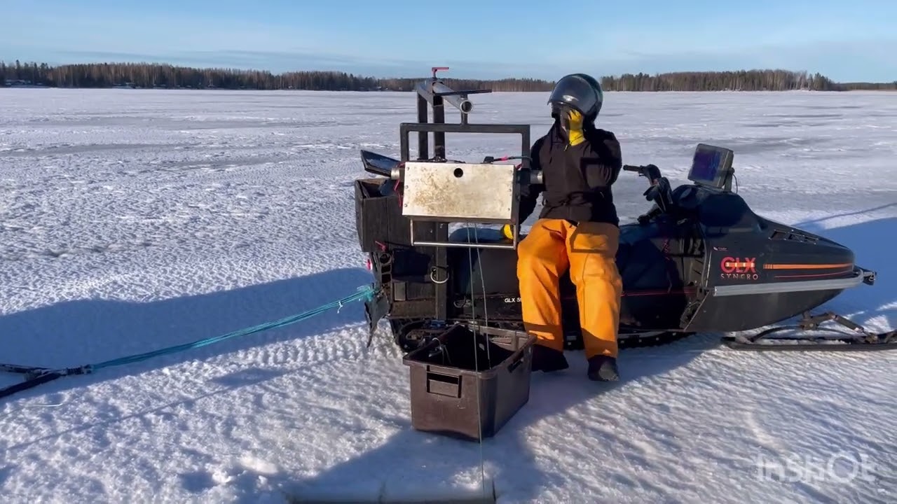 Ice fishing in Finland (nets).Talvikalastus 2024. Verkot jään alle.