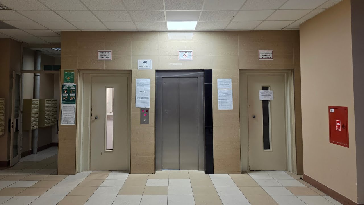 2x Zremb (mod. MarkDźwig; jeden w trakcie wymiany) @ al. Jana Pawła II 26, Warszawa 🇵🇱