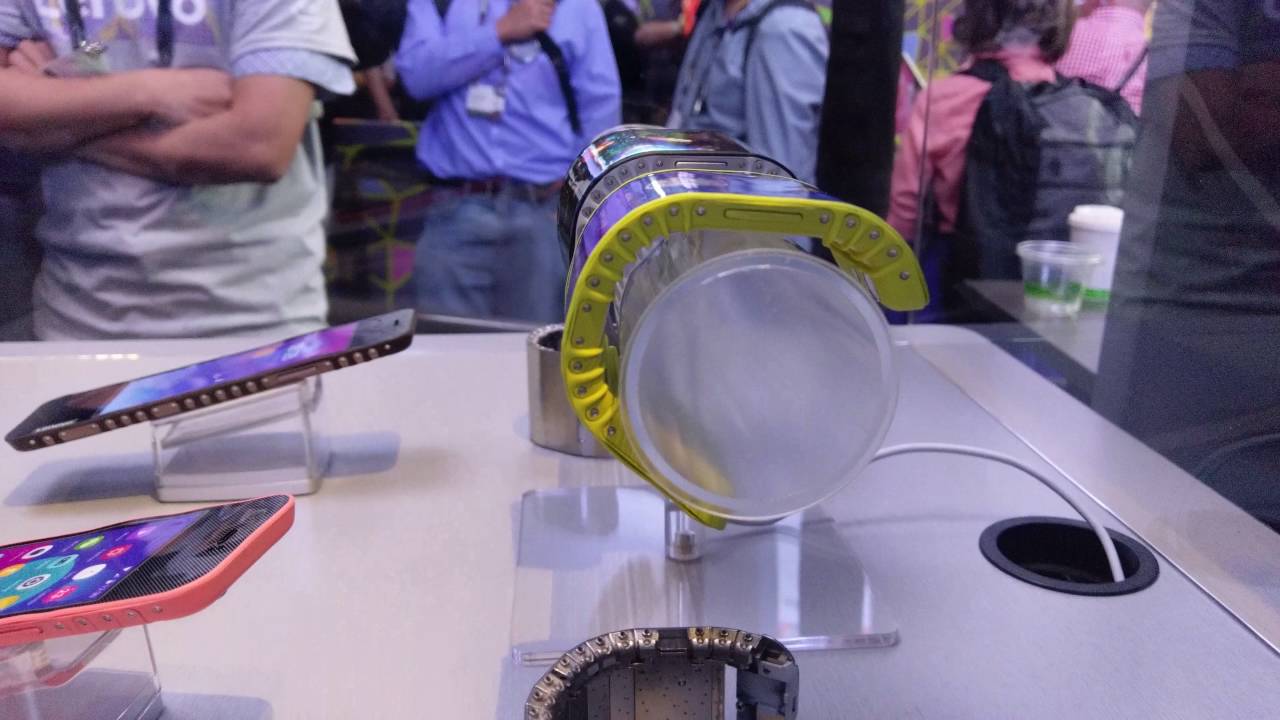 Lenovo Bendable Display Phone and Tablet