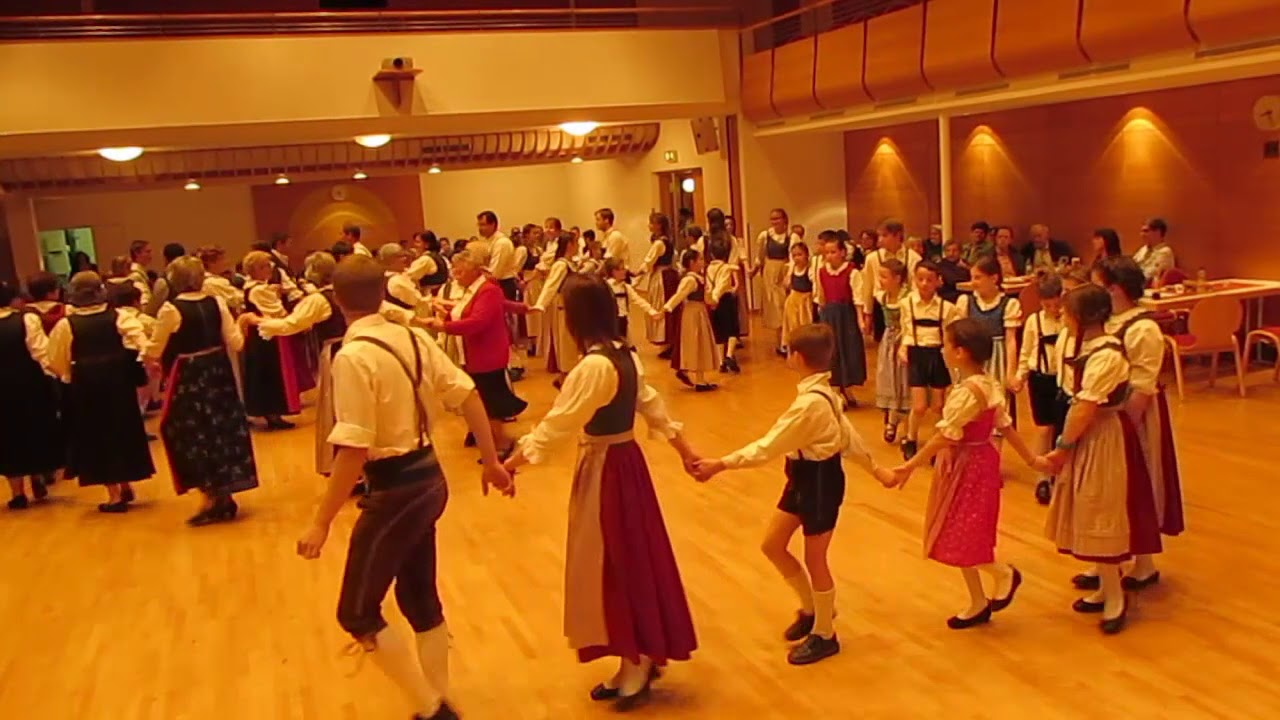 Auftanz beim Kathreintanz in Fiss