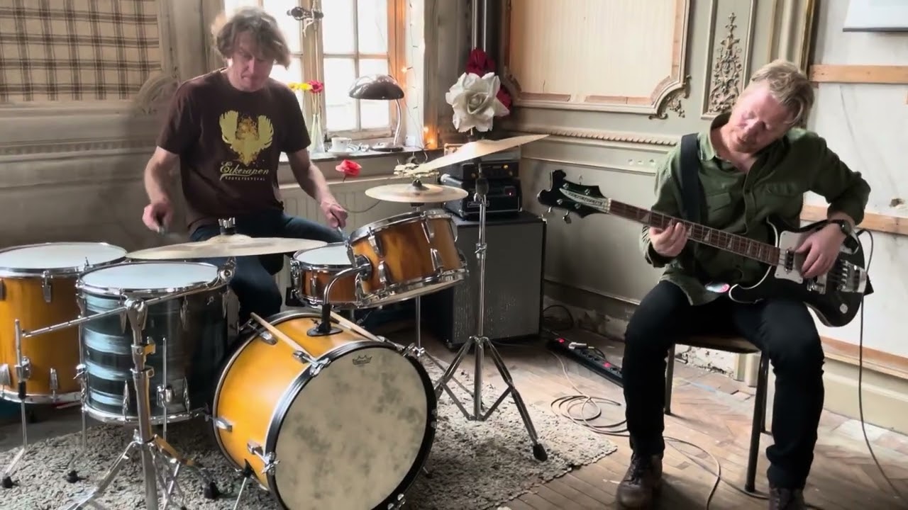 Les Dunes - Koen`s theme (live at Paleizen 12, Brussels)