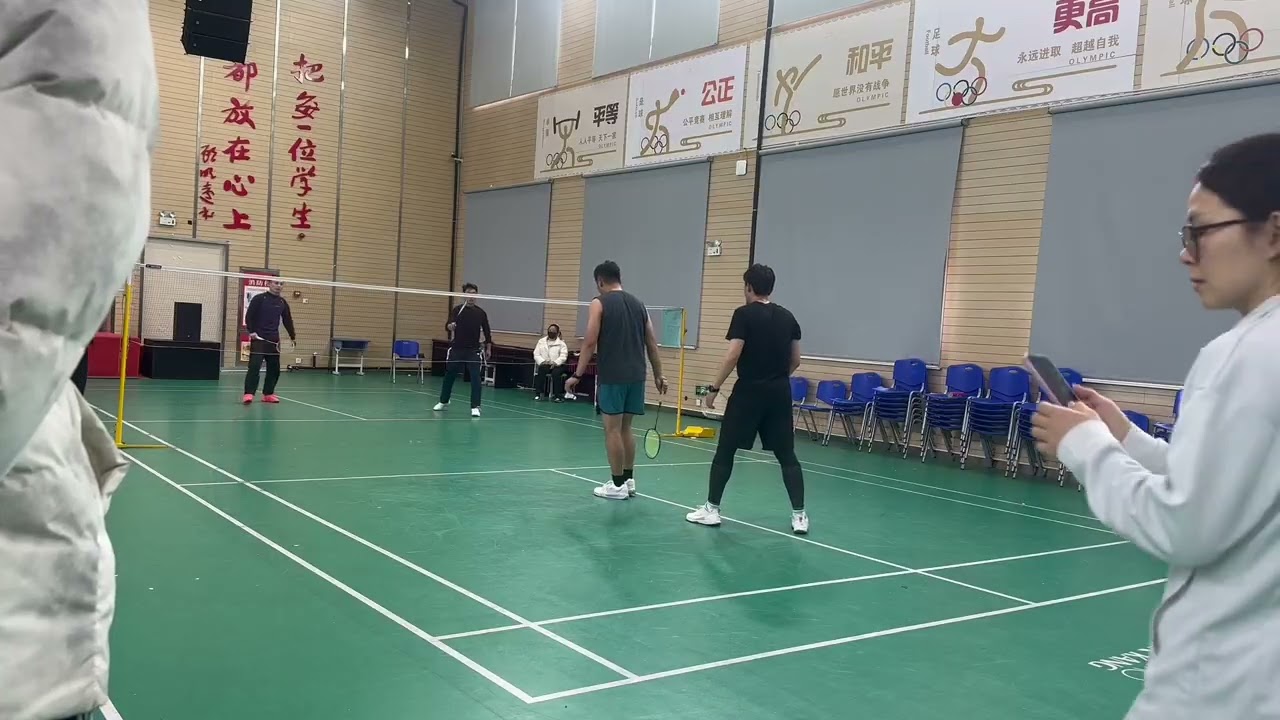 羽毛球业余男子双打：胜败不是被打死，而是自己失误