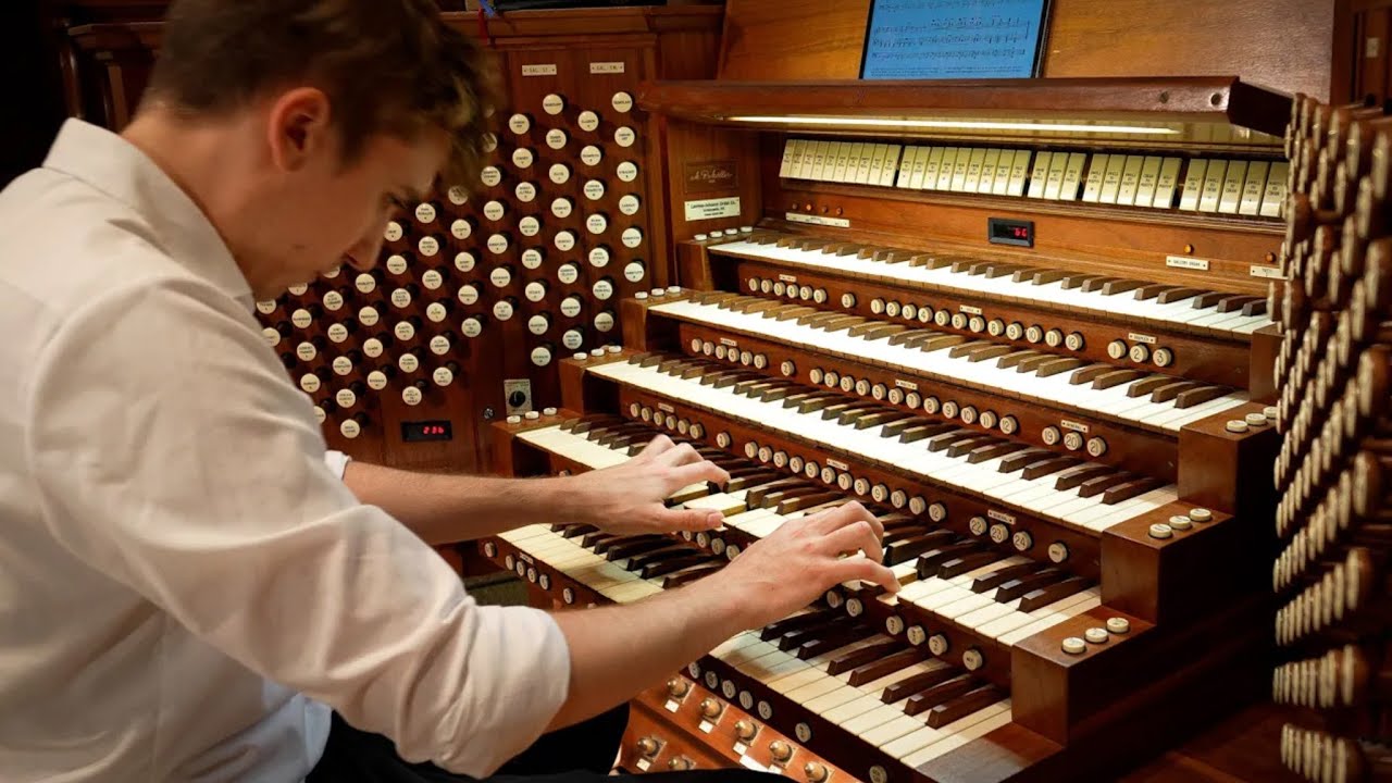 'Prelude in C Major' on the most powerful Pipe Organ with 32' Contra Bombarde - Paul Fey