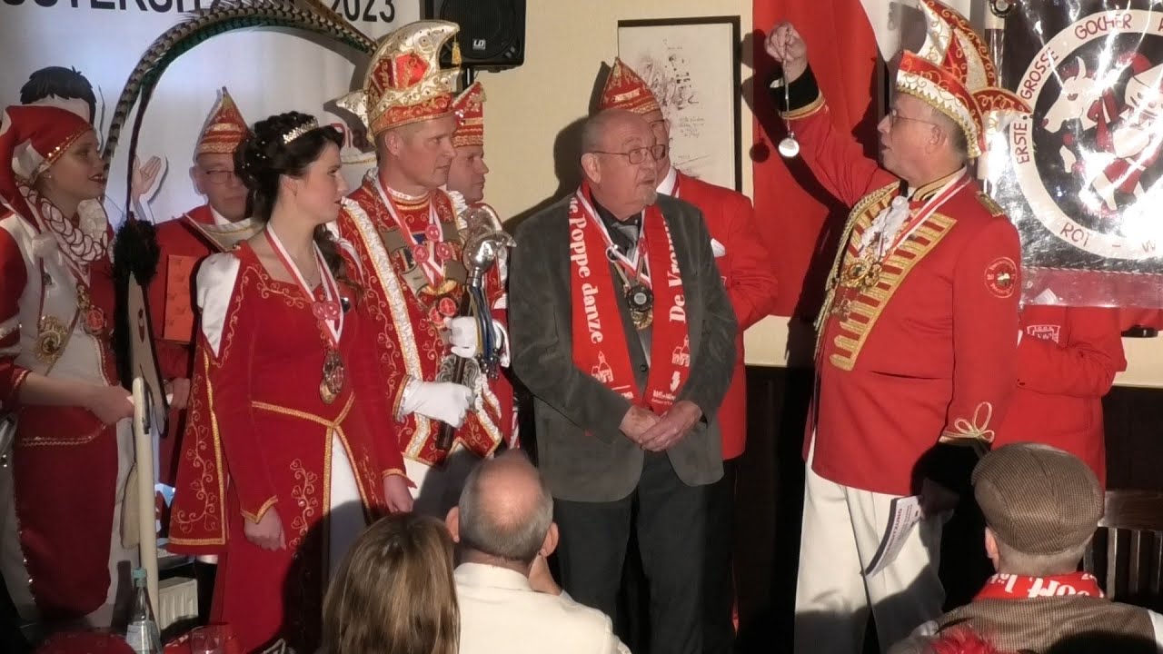 Flüstersitzung 08 -Besuch der Prinzengarde , Rob Miesen erhält die „Ehren-Uhr der Flüstersitzung“