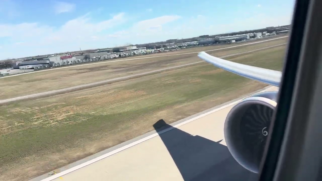 Air Canada Boeing 777-300ER takeoff YUL - NRT 