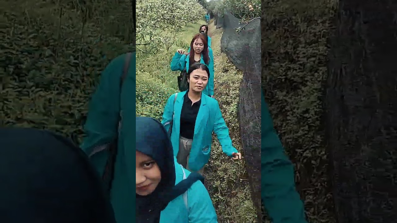 Mahasiswa universitas insan Budi Utomo Malang Prodi PBSI Outing class ke Kebun Apel Batu Malang🍎✨