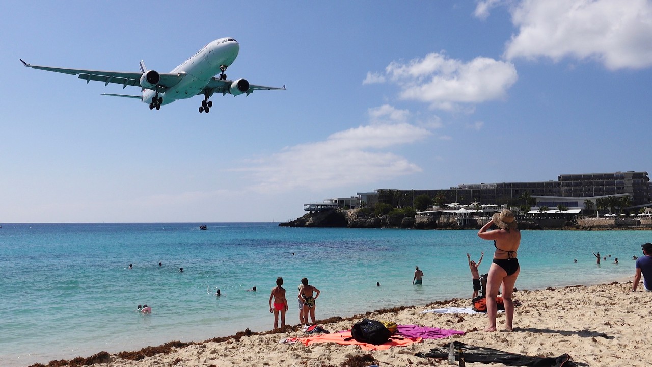 【Saint Martin】Plane blows tourists away at Princess Juliana International Airport！
