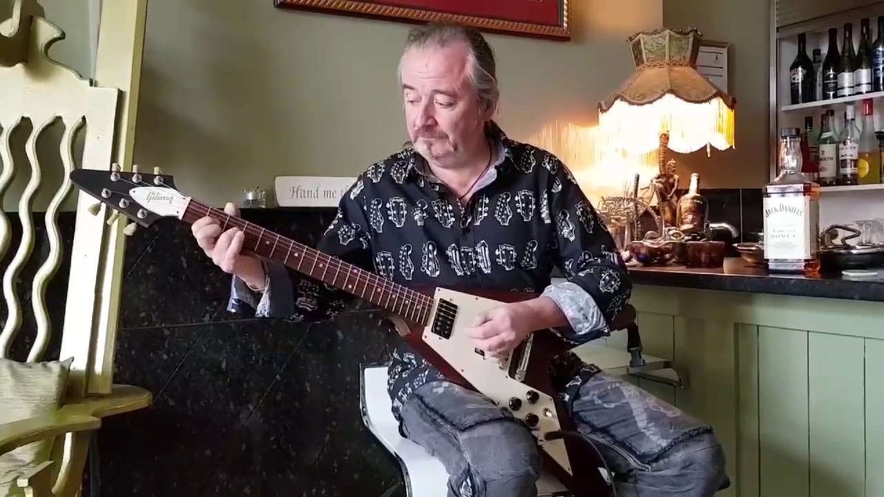 Guitar Files # 48 Gibson Flying V - An Absolutely Iconic Guitar!
