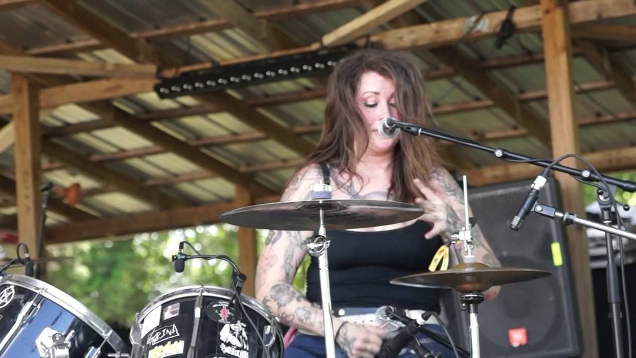 The Drunken Cuddle - Muddy Roots 2016