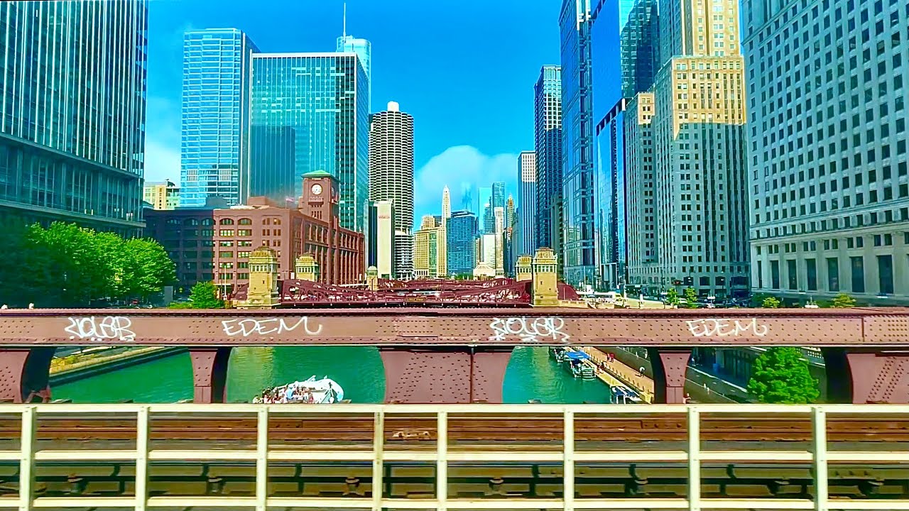 Chicago Cityscape | CTA Brown Line 'L' (Train)