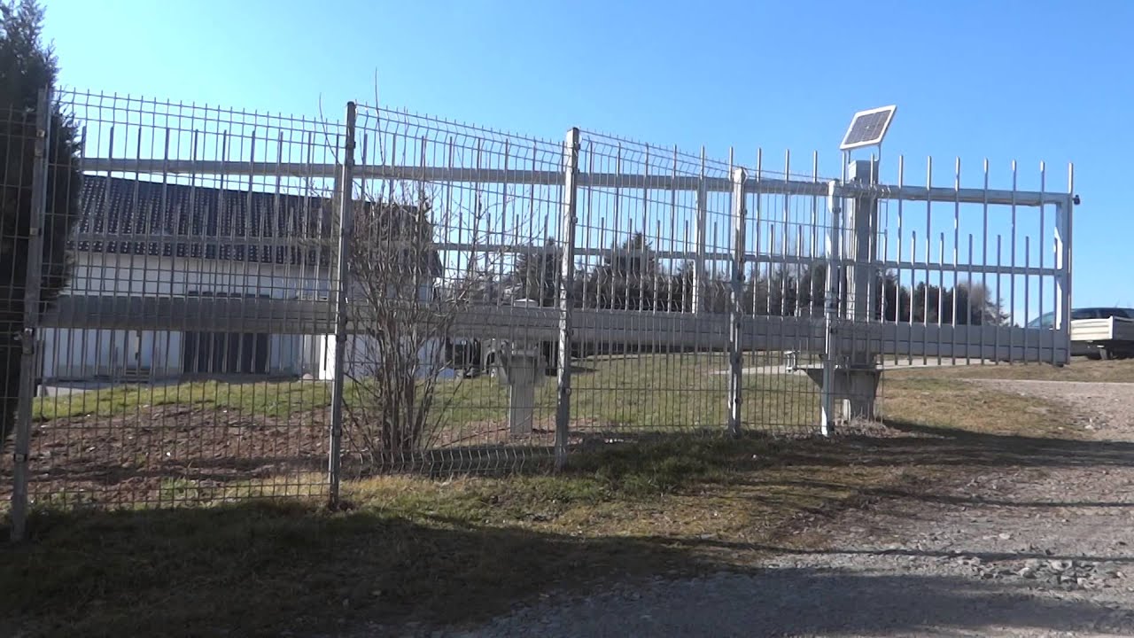 freitragendes Schiebetor mit Solarbetriebenen Torantrieb