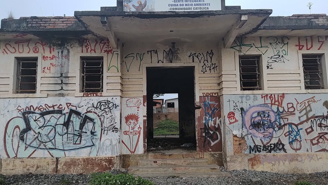 Estação completamente abandonada