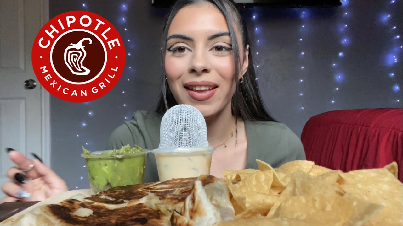 Asmr|| Eating chipotle(chips, guacamole,queso blanco)🧀🥑