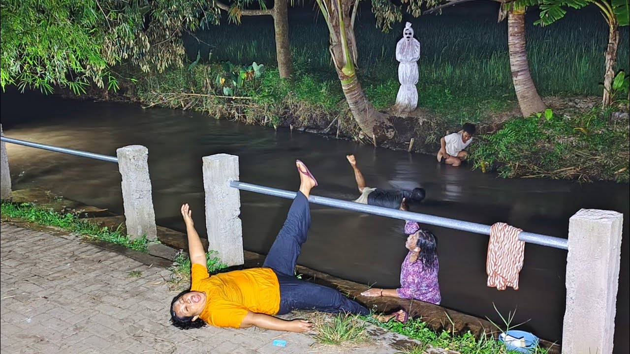 Prank Pocong Usil Paling Gokil Paling Lucu Di Indonesia || New Ghost Prank