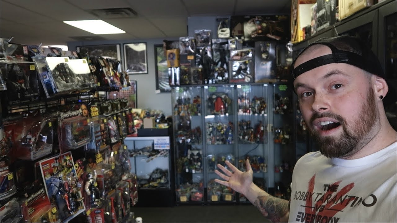 TOY HUNTING AT A NEW TOY STORE | VINTAGE TOYS, NEW MARVEL LEGENDS, FOUR HORSEMEN, NECA AND MORE!