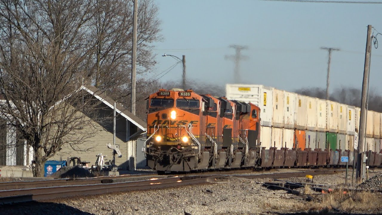 (4K) Railfanning in Mazon, IL 12-3-22