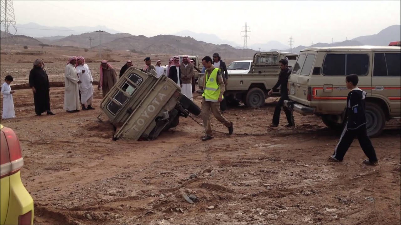 سيول حقل وانهيار طريق وسحب سيارة 15-3-1434