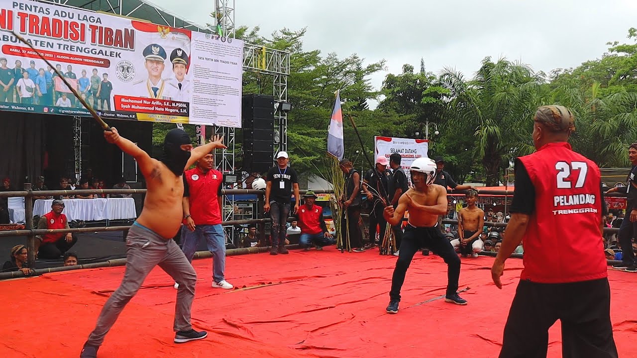 Tiban Gajah Putih Nafsu Liar Di Alun-Alun Trenggalek