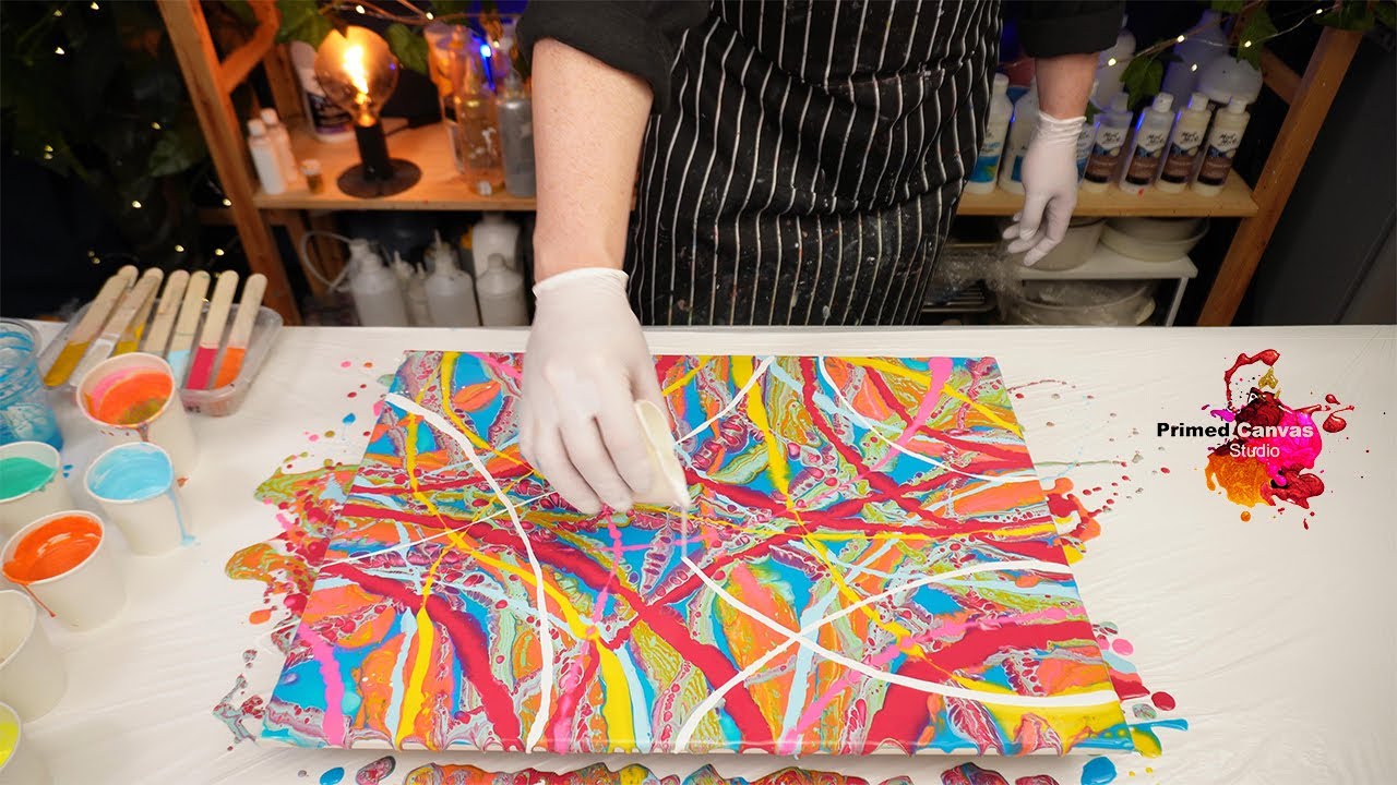COMPLEX PATTERN: Colorful lines in multiple directions leading to a lively and intricate pattern!
