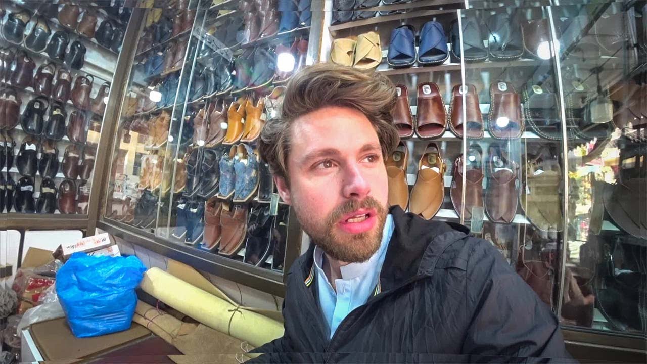 I bought Pakistan's Prime Minister (Imran khan) shoes.... ‎میں نے عمران خان کے جوتے خریدے