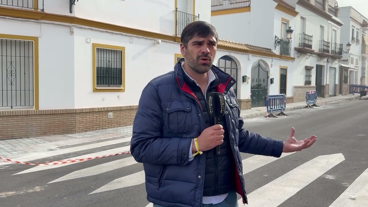 El concejal de Urbanismo visita la obra de reparación de acerado en el barrio del Polideportivo